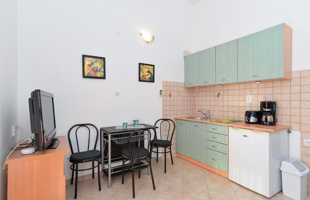 Apartments Ariana 1989 Fazana Bagian luar foto