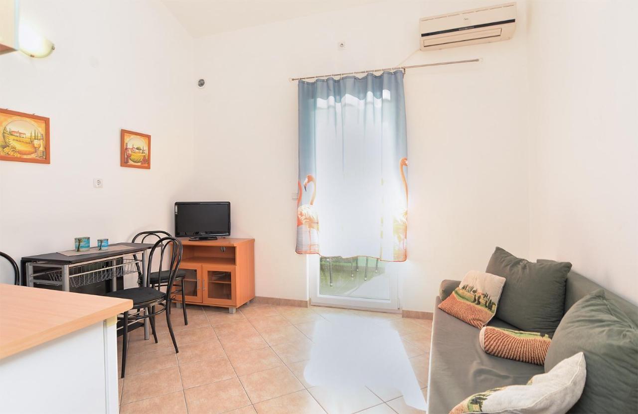 Apartments Ariana 1989 Fazana Bagian luar foto