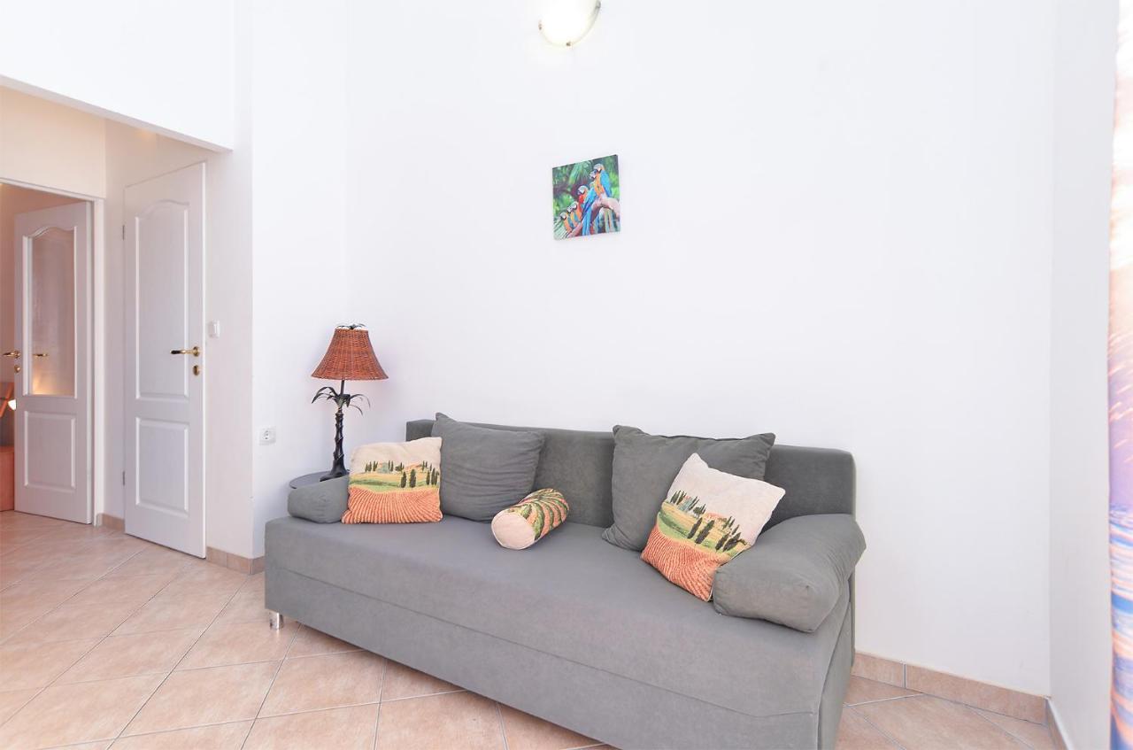 Apartments Ariana 1989 Fazana Bagian luar foto
