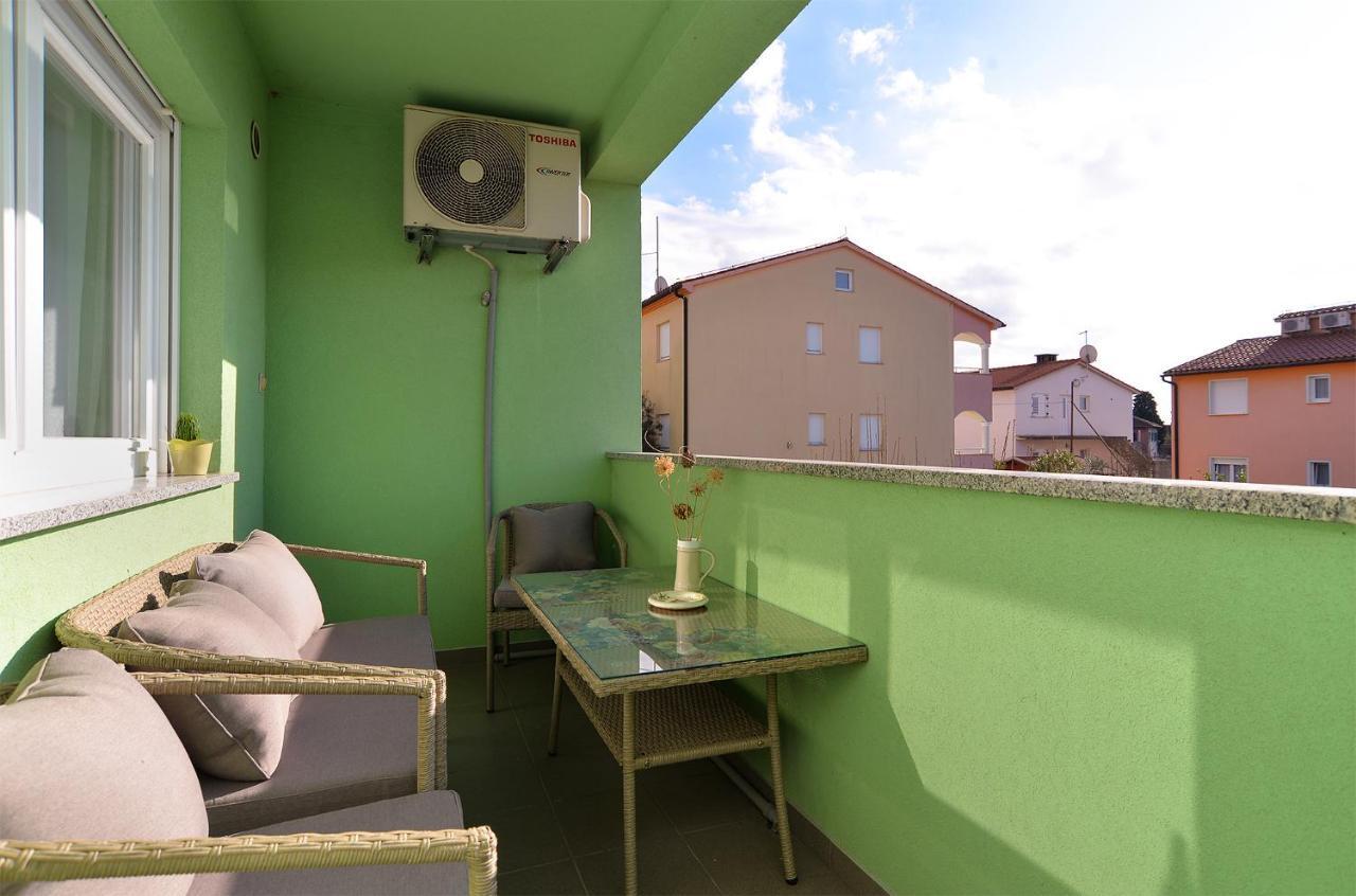 Apartments Ariana 1989 Fazana Bagian luar foto